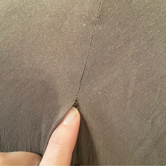 Laura Ashley women’s beige coloured hi low button blouse in size 4 - Picture 10 of 10